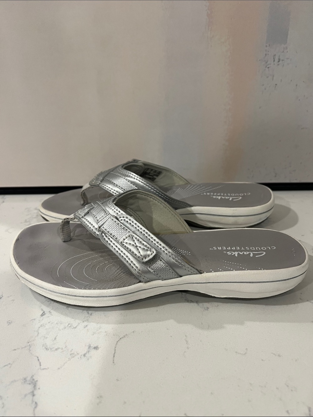 Clarks Cloudstepper women’s thong slip on sandals, size 7 - Picture 9 of 16